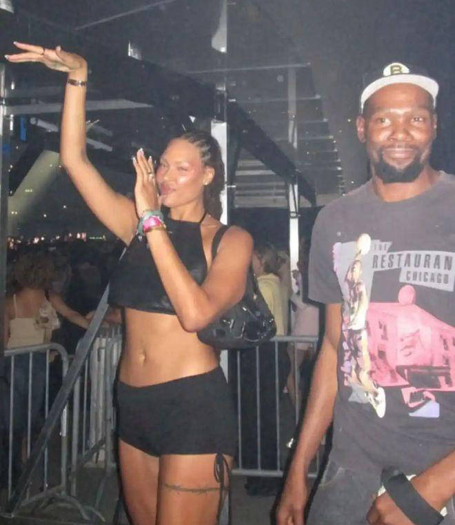 中完成扣篮 中完成扣篮