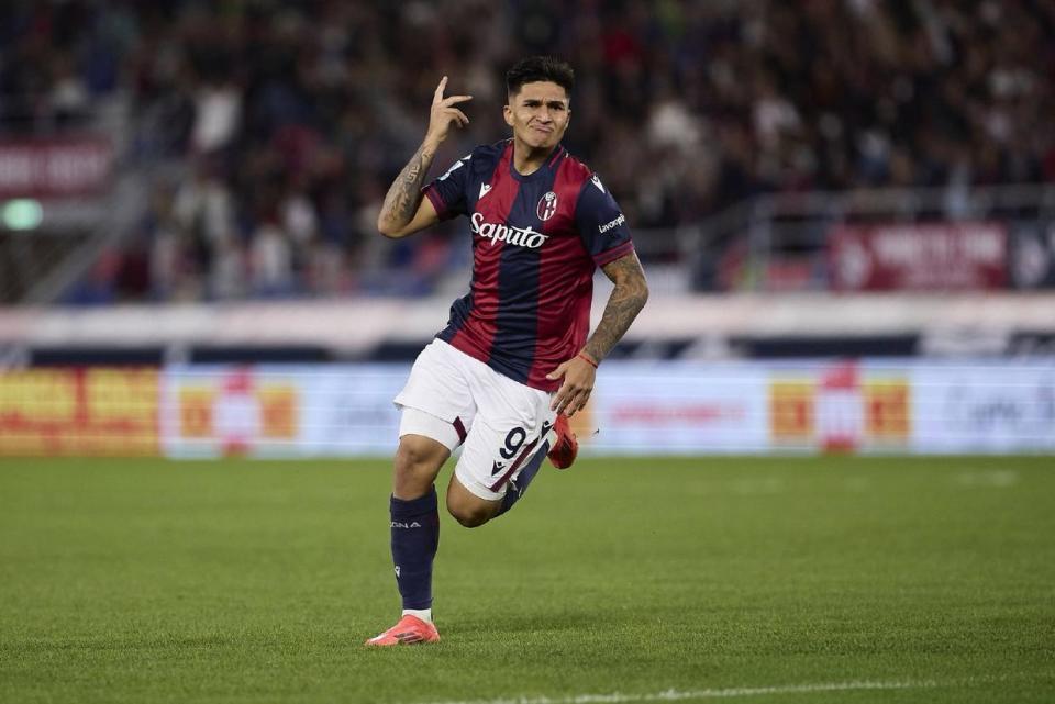 com, 因此, 他还是想留 com, 因此, 他还是想留